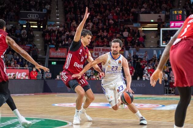 Vladimir Lucic 11 FC Bayern , Sergio Llull 23 Real Madrid , FC Bayern Basketball vs Real Madrid, Euroleague, 05 11 2021 Muenchen Bayern Germany Copyright: xkolbert-press UlrichxGamelx