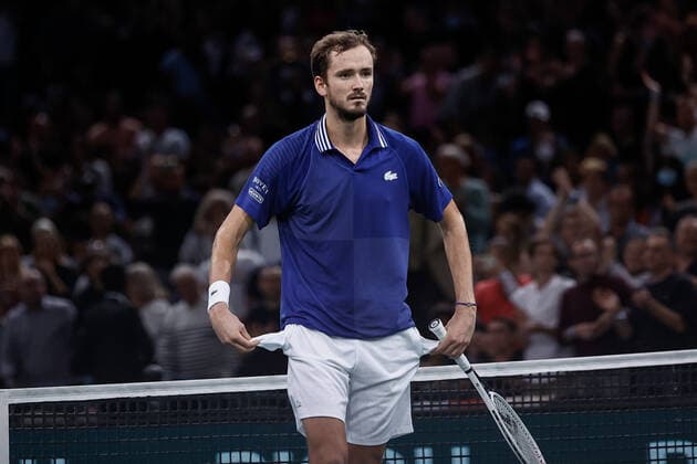 Sport Bilder des Tages Daniil MEDVEDEV (RUS) TENNIS : Rolex Paris Masters - Quart de finale - 05 11 2021 AurelienMorissard Panoramic 