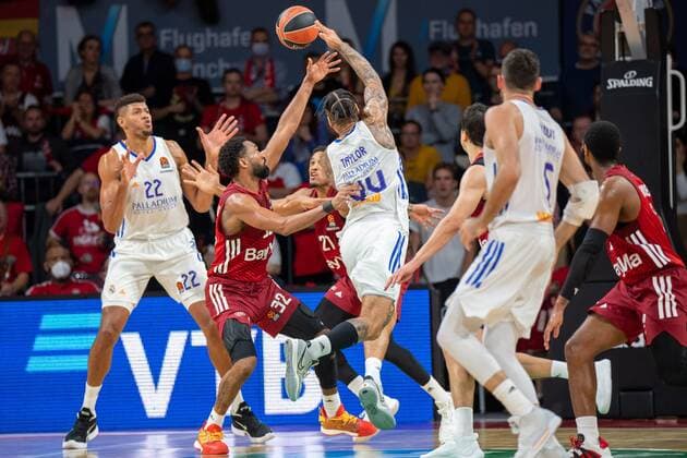 Darrun Hilliard 32 FC Bayern , Augustine Rubit 21 FC Bayern , Jeffery Taylor 44 Real Madrid , FC Bayern Basketball vs Real Madrid, Euroleague, 05 11 2021 Muenchen Bayern Germany Copyright: xkolbert-press UlrichxGamelx