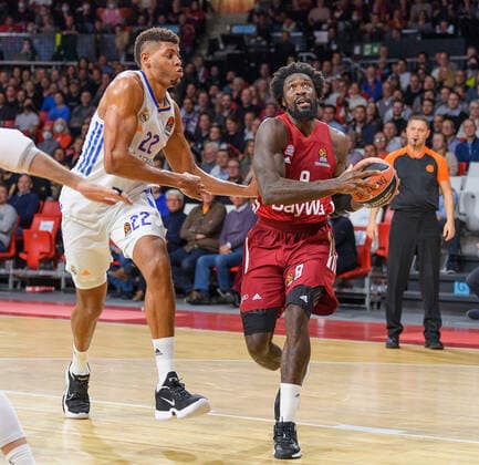 Walter Samuel Tavares de Veiga Real Madrid, 22 vs Othello Hunter FC Bayern Muenchen Basketball, 8 FC Bayern Muenchen vs Real Madrid, Basketball, Euroleague, Matchday 8, Season 2021 2022, 05 11 2021 FC Bayern Muenchen vs Real Madrid, Basketball, Euroleague, Matchday 8, Season 2021 2022, 05 11 2021 Munich. Copyright: xEibnerxPressefoto HeikexFeinerx EP_HFR