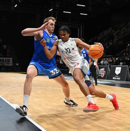 05 11 2021 Basketball Season 2021 2022 2 Bundesliga Pro A 08 Matchday Nürnberg Falcons Basketball Club NBC PS Karlsruhe Lions AlSch Tom Niclas Alte 33, Karlsruhe Lions Evan Derek Taylor 10, Nürnberg Falcons BC NBC