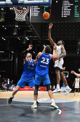 05 11 2021 Basketball Season 2021 2022 2 Bundesliga Pro A 08 Game Day Nuremberg Falcons Basketball Club NBC PS Karlsruhe Lions AlSch Maurice Marko Plustoka 23, Karlsruhe Lions Matthew Jon Freeman 9, Karlsruhe Lions Josh Price 9, Nuremberg Falcons BC NBC