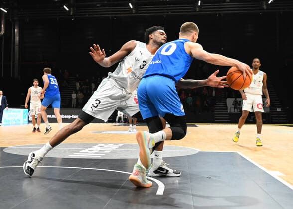 05 11 2021 Basketball Season 2021 2022 2 Bundesliga Pro A 08 Matchday Nuremberg Falcons Basketball Club NBC PS Karlsruhe Lions AlSch Antonio Lee A J AJ Davis Jr 3, Nuremberg Falcons BC NBC Ferdinand Zylka 10, Karlsruhe Lions