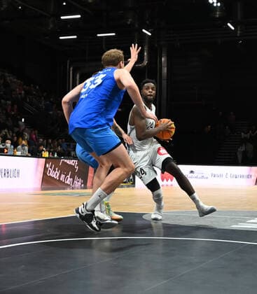 05 11 2021 Basketball Season 2021 2022 2 Bundesliga Pro A 08 Matchday Nürnberg Falcons Basketball Club NBC PS Karlsruhe Lions AlSch Roland L Amour Nyama 24, Nürnberg Falcons BC NBC Tom Niclas Alte 33, Karlsruhe Lions