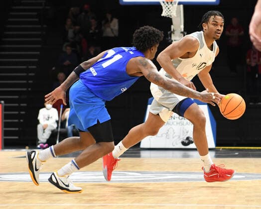 05 11 2021 Basketball Season 2021 2022 2 Bundesliga Pro A 08 Game Day Nuremberg Falcons Basketball Club NBC PS Karlsruhe Lions AlSch Evan Derek Taylor 10, Nuremberg Falcons BC NBC Stanley Mace Whittaker Jr 11, Karlsruhe Lions