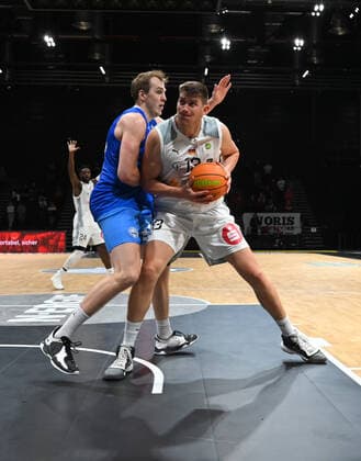 05 11 2021 Basketball Season 2021 2022 2 Bundesliga Pro A 08 Matchday Nürnberg Falcons Basketball Club NBC PS Karlsruhe Lions AlSch Jonathan Maier 13, Nürnberg Falcons BC NBC Tom Niclas Alte 33, Karlsruhe Lions