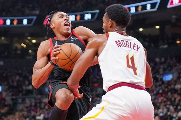 November 5, 2021, Toronto, ON, Canada: Toronto Raptors forward Scottie Barnes (4) drives to the basket against Cleveland Cavaliers centre Evan Mobley (4) during first half NBA, Basketball Herren, USA action in Toronto on Friday, November 5, 2021. Canada News - November 5, 2021  - ZUMAc35_ 20211105_zaf_c35_051 Copyright: xEvanxBuhlerx