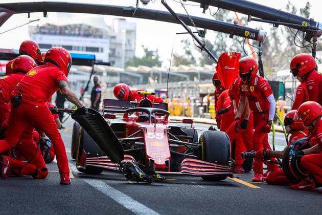 55 SAINZ Carlos (spa), Scuderia Ferrari SF21, action during the Formula 1 Gran Premio De La Ciudad De Mexico 2021, Mexico City Grand Prix, 18th round of the 2021 FIA Formula One World Championship, WM, Weltmeisterschaft from November 5 to 7, 2021 on the Autodromo Hermanos Rodriguez, in Mexico City, Mexico - F1 - MEXICO CITY GRAND PRIX 2021 DPPI Panoramic  00121037_AV6_0087