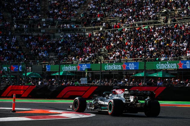 44 HAMILTON Lewis (gbr), Mercedes AMG F1 GP W12 E Performance, action during the Formula 1 Gran Premio De La Ciudad De Mexico 2021, Mexico City Grand Prix, 18th round of the 2021 FIA Formula One World Championship, WM, Weltmeisterschaft from November 5 to 7, 2021 on the Autodromo Hermanos Rodriguez, in Mexico City, Mexico - F1 - MEXICO CITY GRAND PRIX 2021 DPPI Panoramic  20211105_GOODEN_FG0D0177