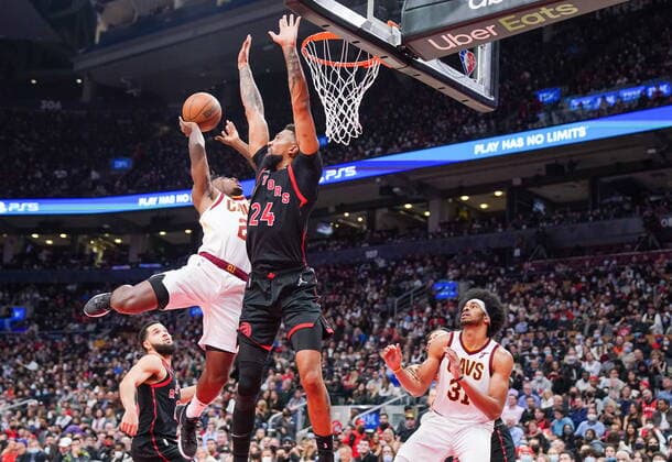 November 5, 2021, Toronto, ON, Canada: Cleveland Cavaliers guard Collin Sexton (2) scores against Toronto Raptors centre Khem Birch (24) during second half NBA, Basketball Herren, USA action in Toronto on Friday, November 5, 2021. Canada News - November 5, 2021  - ZUMAc35_ 20211105_zaf_c35_089 Copyright: xEvanxBuhlerx