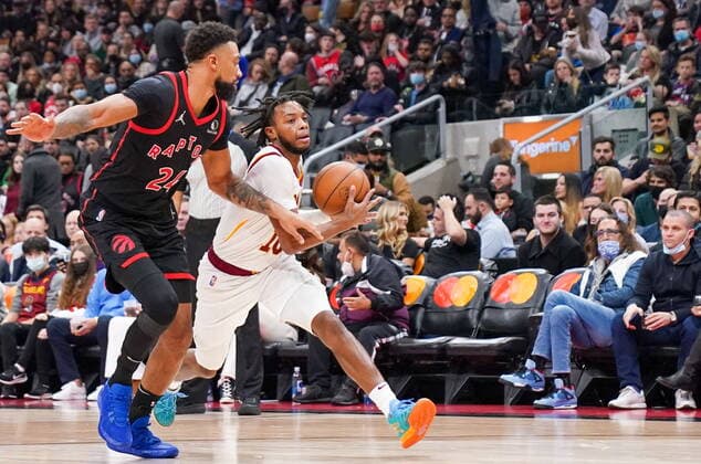 November 5, 2021, Toronto, ON, Canada: Toronto Raptors centre Khem Birch (24) defends Cleveland Cavaliers guard Darius Garland (10) as he drives to the basket during second half NBA, Basketball Herren, USA action in Toronto on Friday, November 5, 2021. Canada News - November 5, 2021  - ZUMAc35_ 20211105_zaf_c35_099 Copyright: xEvanxBuhlerx