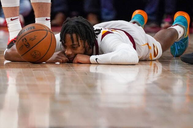 November 5, 2021, Toronto, ON, Canada: Cleveland Cavaliers guard Darius Garland (10) reacts after being fouled in a game against the Toronto Raptors during second half NBA, Basketball Herren, USA action in Toronto on Friday, November 5, 2021. Canada News - November 5, 2021  - ZUMAc35_ 20211105_zaf_c35_100 Copyright: xEvanxBuhlerx