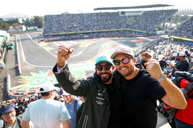 Fans in the grandstand stadium during the Formula 1 Gran Premio De La Ciudad De Mexico 2021, Mexico City Grand Prix, 18th round of the 2021 FIA Formula One World Championship, WM, Weltmeisterschaft from November 5 to 7, 2021 on the Autodromo Hermanos Rodriguez, in Mexico City, Mexico - F1 - MEXICO CITY GRAND PRIX 2021 DPPI Panoramic  F12021GP18MEX_JK207829