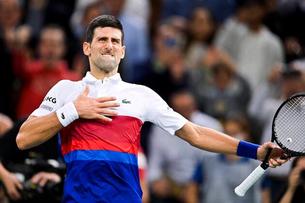 joie de Novak Djokovic (srb) en fin de match TENNIS : Rolex Paris Masters J6 - Paris - 06 11 2021 JBAutissier Panoramic 