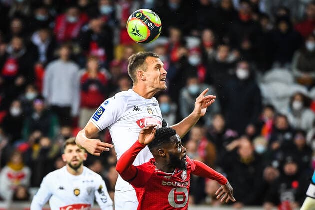 Romain THOMAS of Angers and Jonathan BAMBA of Lille FOOTBALL : Lille OSC vs Angers SCO - Ligue 1 Uber Eats - 06 11 2021 MatthieuMirville Panoramic 