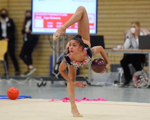 06 11 2021, xhbx, Sport Gymnastics RSG, German Gymnastics League RSG South Bundesliga emspor, v l Sofia Raffaeli TSV Bayer 04 Levrekusen DFL DFB REGULATES PROHIBIT ANY USE OF PHOTOGRAPHS as IMAGE SEQUENCES and or QUASI VIDEO Frankfurt