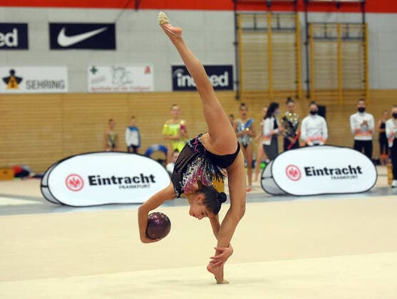 06 11 2021, xhbx, Sport Gymnastics RSG, German Gymnastics League RSG South Bundesliga emspor, v l Sofia Raffaeli TSV Bayer 04 Levrekusen DFL DFB REGULATES PROHIBIT ANY USE OF PHOTOGRAPHS as IMAGE SEQUENCES and or QUASI VIDEO Frankfurt