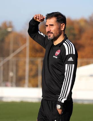 06 11 2021 Football Season 2021 2022 Regionalliga Bayern 21 Matchday 1 FC Nürnberg Nuernberg FCN II U21 Club SV Schalding Heining DaMa Cristian Fiel Coach, 1 FC Nürnberg FCN II thoughtful