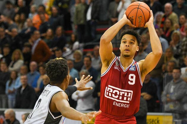 Maximilian Begue 7 Matchday, Basketball Bundesliga, Basketball Season 2021 2022, Germany, easyCredit BBL, Germany, Giessen 46ers, giessen red, Men, Jobstairs GIESSEN 46ers HAKRO Merlins Crailsheim, Men, Merlins light blue