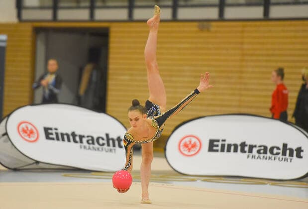 06 11 2021, xhbx, Sport Gymnastics RSG, German Gymnastics League RSG South Bundesliga emspor, v l Melanie Dargel Eintracht Frankfurt DFL DFB REGULATES PROHIBIT ANY USE OF PHOTOGRAPHS as IMAGE SEQUENCES and or QUASI VIDEO Frankfurt