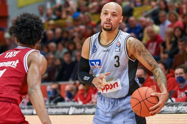 Jalen Tate, Maurice Stuckey 7 Spieltag, Basketball Bundesliga, Basketball season 2021 2022, Germany, easyCredit BBL, Germany, Giessen 46ers, giessen red, Men, Jobstairs GIESSEN 46ers HAKRO Merlins Crailsheim, Men, Merlins light blue