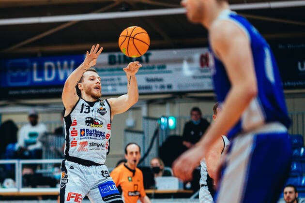 BB 2BL BSW Sixers TKS 49ers Lukas Kazlauskas 13 BSW Sixers during the 2021 season 22 men in the Barmer 2 Bundesliga ProB between BSW Sixers and TKS 49ers at Ballsporthalle Sandersdorf on 6 November 2021 in Sandersdorf, Saxony Anhalt, Germany