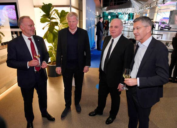 06 11 2021, Bavarian Sports Award 2021 ceremony at BMW Welt Munich, meeting before the gala, from left Chairman Karl Heinz Rummenigge FC Bayern Munich , Member of the Board Oliver Kahn Bayern Munich , Honorary President Uli Hoeness FC Bayern , President Herbert Hainer FC Bayern ,