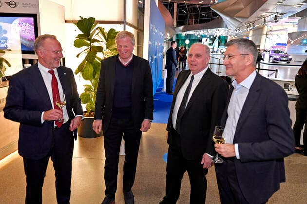 06 11 2021, Bavarian Sports Award 2021 ceremony at BMW Welt Munich, meeting before the gala, from left Chairman Karl Heinz Rummenigge FC Bayern Munich , Member of the Board Oliver Kahn Bayern Munich , Honorary President Uli Hoeness FC Bayern , President Herbert Hainer FC Bayern ,