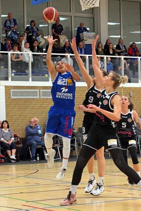 06 11 2021, xovx, Basketball Damen Bundesliga DBBL, BC pharmaserv Marburg Rheinland Lions v l Rachel Arthur BC pharmaserv Marburg , Rowie Jongeling Rheinland Lions , Lisa Koop Rheinland Lions , Joyce Cousseins Smith Rheinland Lions Marburg Georg Gaßmann Halle Hessen Germany EN