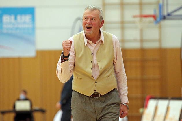 06 11 2021, xovx, Basketball Damen Bundesliga DBBL, BC pharmaserv Marburg Rheinland Lions cheering coach Christoph Wysocki BC pharmaserv Marburg Marburg Georg Gaßmann Halle Hessen Germany EN