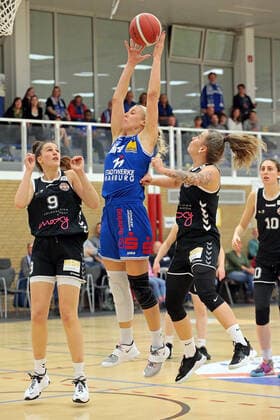 06 11 2021, xovx, Basketball Damen Bundesliga DBBL, BC pharmaserv Marburg Rheinland Lions v l rRowie Jongeling Rheinland Lions , Marie Bertholdt BC pharmaserv Marburg , Joyce Cousseins Smith Rheinland Lions , Carlotta Ellenrieder Rheinland Lions Marburg Georg Gaßmann Halle Hessen Germany DE