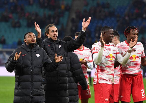 Football, Men, 2021 2022 season, 1 Bundesliga 11 matchday , RB Leipzig Borussia Dortmund, v l Christopher Nkunku RB Leipzig , Yussuf Poulsen RB Leipzig , Nordi Mukiele RB Leipzig , Mohamed Simakan RB Leipzig , cheering after the final whistle, 06 11 2021, Copyright: xSebastianxRäppold MatthiasxKochx