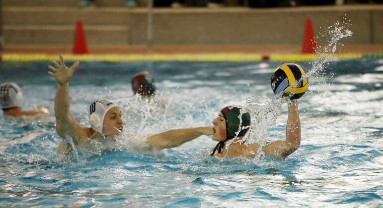 06 11 21 SSV Esslingen SG Neukölln Germany, Esslingen, 06 11 2021, water polo, Bundesliga, SSV Esslingen SG Neukölln v l Niklas Braatz SG Neukölln , Robin Rehm SSV Esslingen
