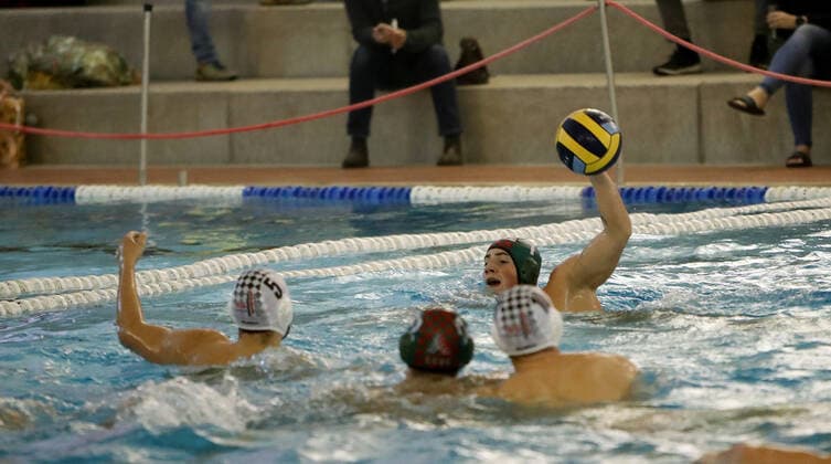 06 11 21 SSV Esslingen SG Neukölln Germany, Esslingen, 06 11 2021, water polo, Bundesliga, SSV Esslingen SG Neukölln Robin Rehm SSV Esslingen