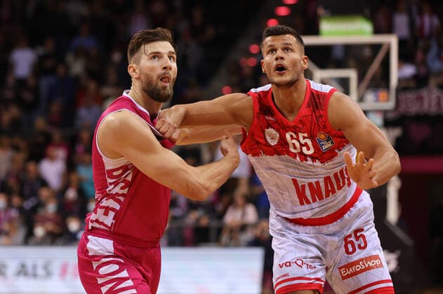 Bonn, Germany, 06 11 2021, Telekom Dome, Basketball, BBL, Telekom Baskets Bonn vs S Oliver Wuerzburg Leon Kratzer Bonn , Filip Stanic Wuerzburg