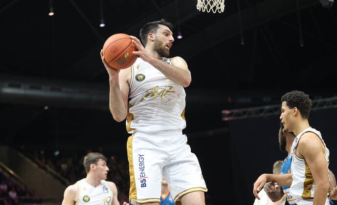 Owen classes basketball Loewen Braunschweig