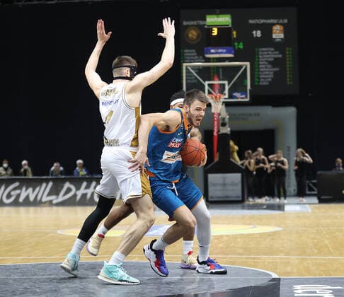 David Kraemer Basketball Loewen Braunschweig , Fedor Zugic ratiopharm Ulm 44