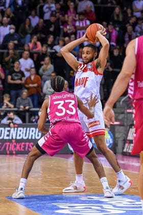 easyCredit BBL, Telekom Baskets Bonn vs s Oliver Würzburg, 06 11 2021 Cameron Hunt s Oliver Würzburg, 24 , Parker Jackson Cartwright Telekom Baskets Bonn, 33 , easyCredit BBL, Telekom Baskets Bonn vs s Oliver Würzburg on 06 11 2021 at Telekom Dome Bonn, Bonn Nordrhein Westfalen Copyright: xBEAUTIFULxSPORTS Mueller-Laschetx