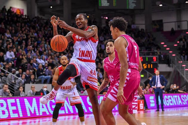 easyCredit BBL, Telekom Baskets Bonn vs s Oliver Würzburg, 06 11 2021 William Buford s Oliver Würzburg, 44 , Tyson Ward Telekom Baskets Bonn, 3 , easyCredit BBL, Telekom Baskets Bonn vs s Oliver Würzburg on 06 11 2021 at Telekom Dome Bonn, Bonn Nordrhein Westfalen Copyright: xBEAUTIFULxSPORTS Mueller-Laschetx
