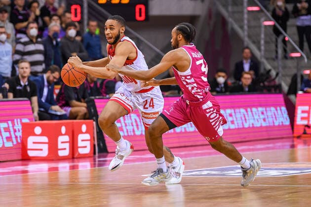 easyCredit BBL, Telekom Baskets Bonn vs s Oliver Würzburg, 06 11 2021 Cameron Hunt s Oliver Würzburg, 24 , Parker Jackson Cartwright Telekom Baskets Bonn, 33 , easyCredit BBL, Telekom Baskets Bonn vs s Oliver Würzburg on 06 11 2021 at Telekom Dome Bonn, Bonn Nordrhein Westfalen Copyright: xBEAUTIFULxSPORTS Mueller-Laschetx