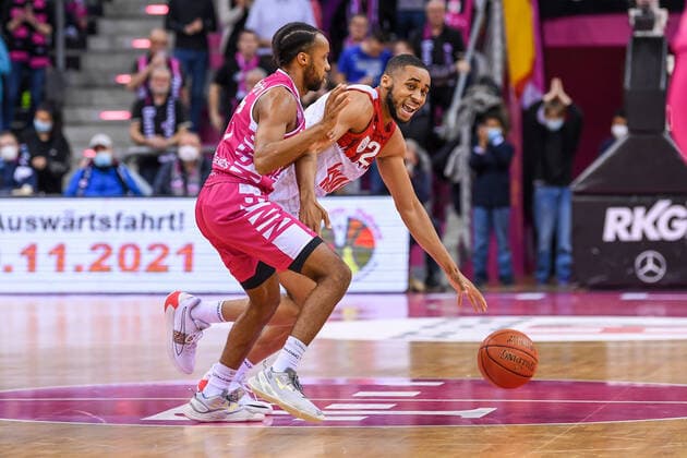 easyCredit BBL, Telekom Baskets Bonn vs s Oliver Würzburg, 06 11 2021 Cameron Hunt s Oliver Würzburg, 24 , Parker Jackson Cartwright Telekom Baskets Bonn, 33 , easyCredit BBL, Telekom Baskets Bonn vs s Oliver Würzburg on 06 11 2021 at Telekom Dome Bonn, Bonn Nordrhein Westfalen Copyright: xBEAUTIFULxSPORTS Mueller-Laschetx