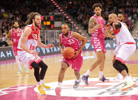 Parker Jackson Cartwright Telekom Baskets Bonn vs s Oliver Würzburg easyCredit BBL 1 Bundesliga , 2021 2022 season , Hauptrunde 7 Spieltag