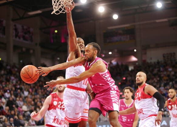 Parker Jackson Cartwright Telekom Baskets Bonn vs s Oliver Würzburg easyCredit BBL 1 Bundesliga , 2021 2022 season , Hauptrunde 7 Spieltag