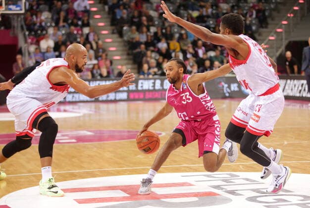 Parker Jackson Cartwright Telekom Baskets Bonn vs s Oliver Würzburg easyCredit BBL 1 Bundesliga , 2021 2022 season , Hauptrunde 7 Spieltag