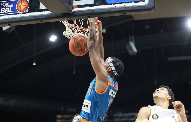 Jaron Blossomgame ratiopharm Ulm Dunking