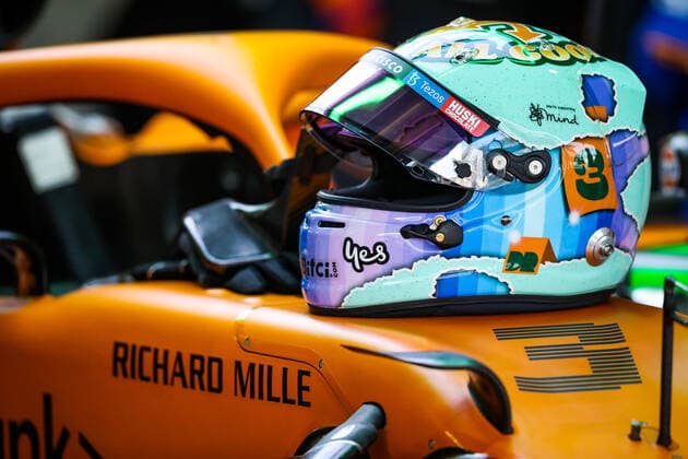 RICCIARDO Daniel (aus), McLaren MCL35M, helmet, casque, during the Formula 1 Gran Premio De La Ciudad De Mexico 2021, Mexico City Grand Prix, 18th round of the 2021 FIA Formula One World Championship, WM, Weltmeisterschaft from November 5 to 7, 2021 on the Autodromo Hermanos Rodriguez, in Mexico City, Mexico - F1 - MEXICO CITY GRAND PRIX 2021 DPPI Panoramic 20211106_GOODEN_FGO00608