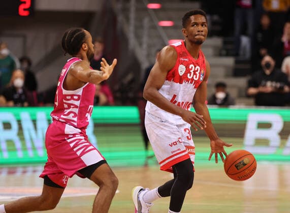 Bonn, Germany, 06 11 2021, Telekom Dome, Basketball, BBL, Telekom Baskets Bonn vs S Oliver Wuerzburg Parker Jackson Cartwright Bonn , Kerron Johnson Wuerzburg