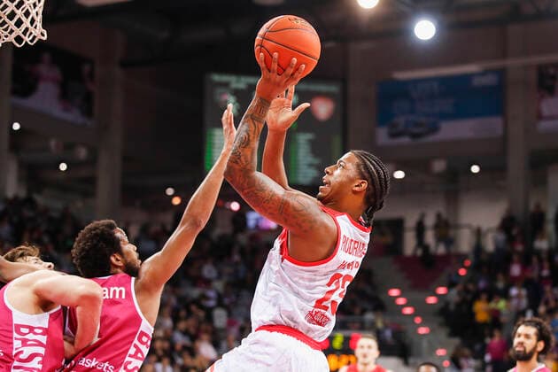 GER, Bonn, Telekom Dome, 06 11 2021, emspor, emonline, despor, deonline, Telekom Baskets Bonn vs s Oliver Wuerzburg, easyCredit BBL, Matchday 7 Picture f l Leon Kratzer Telekom Baskets Bonn and Justin Gorham Telekom Baskets Bonn vs Desi Rodriguez s Oliver Wuerzburg Copyright: HMBxMedia JulienxBecker