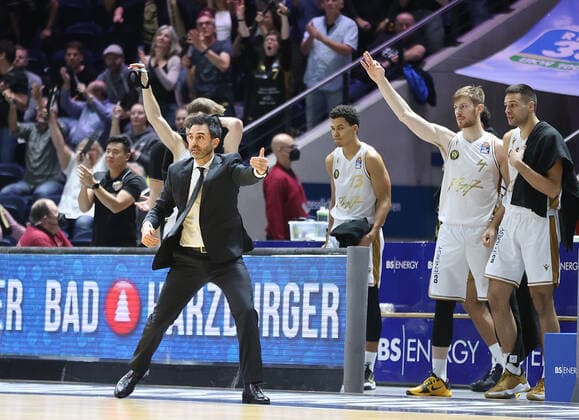 Head coach Jesus Ramirez Basketball Loewen Braunschweig and his team rejoice