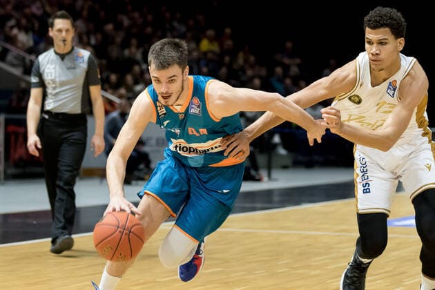 Basketball Loewen Braunschweig ratiopharm ulm Fedor Zugic No 44 Ratiopharm Ulm vs Brandon Tischler No 13 Basketball Loewen Braunschweig Basketball Loewen Braunschweig ratiopharm ulm, basketball, BBL, season 2021 2022, 6 11 2021 Braunschweig. Copyright: xHelbigx xEibner-Pressefotox EP_helbig